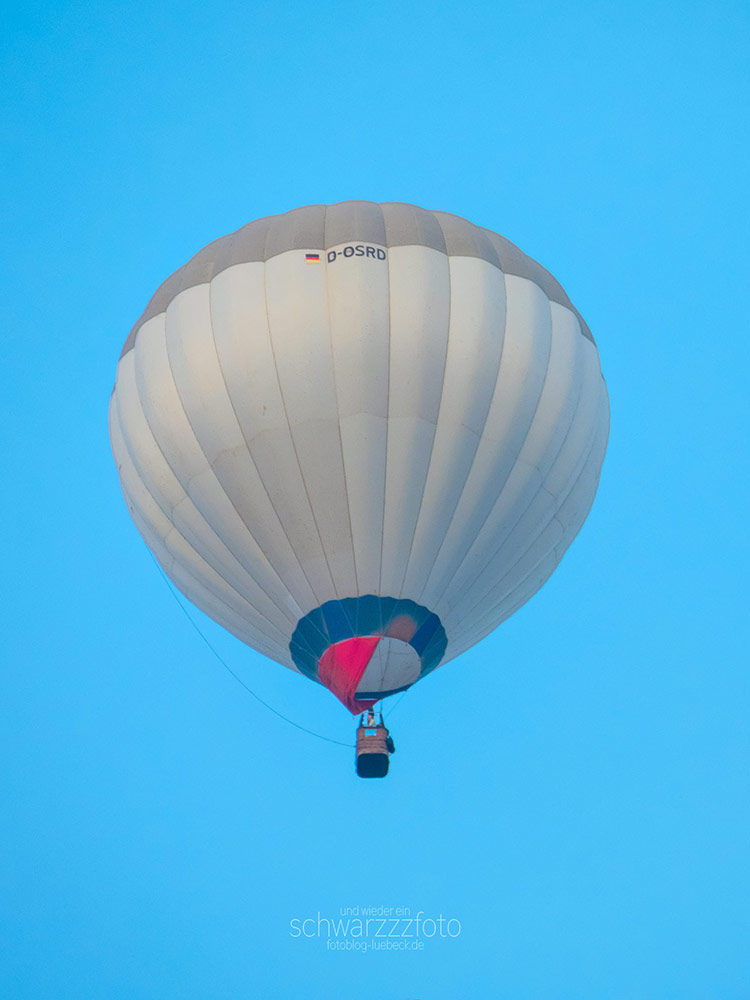 Heißluft-Ballons über Lübeck