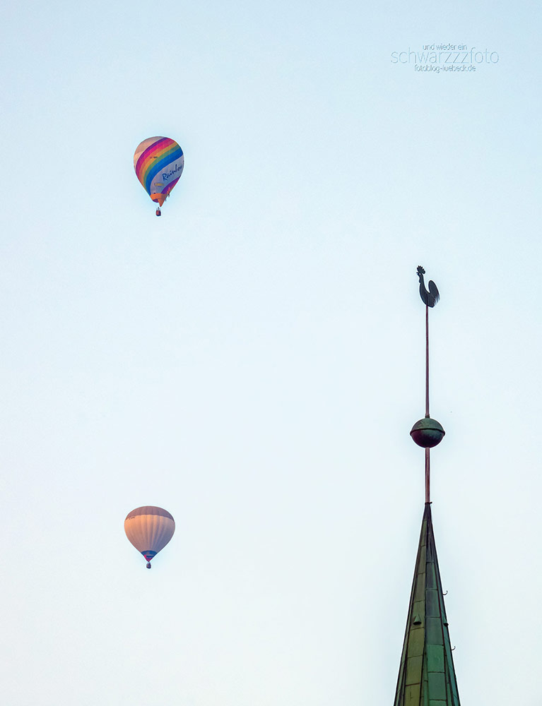 Heißluft-Ballons über Lübeck
