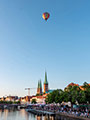 Heißluft-Ballons über Lübeck