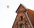 Heißluft-Ballons über Lübeck