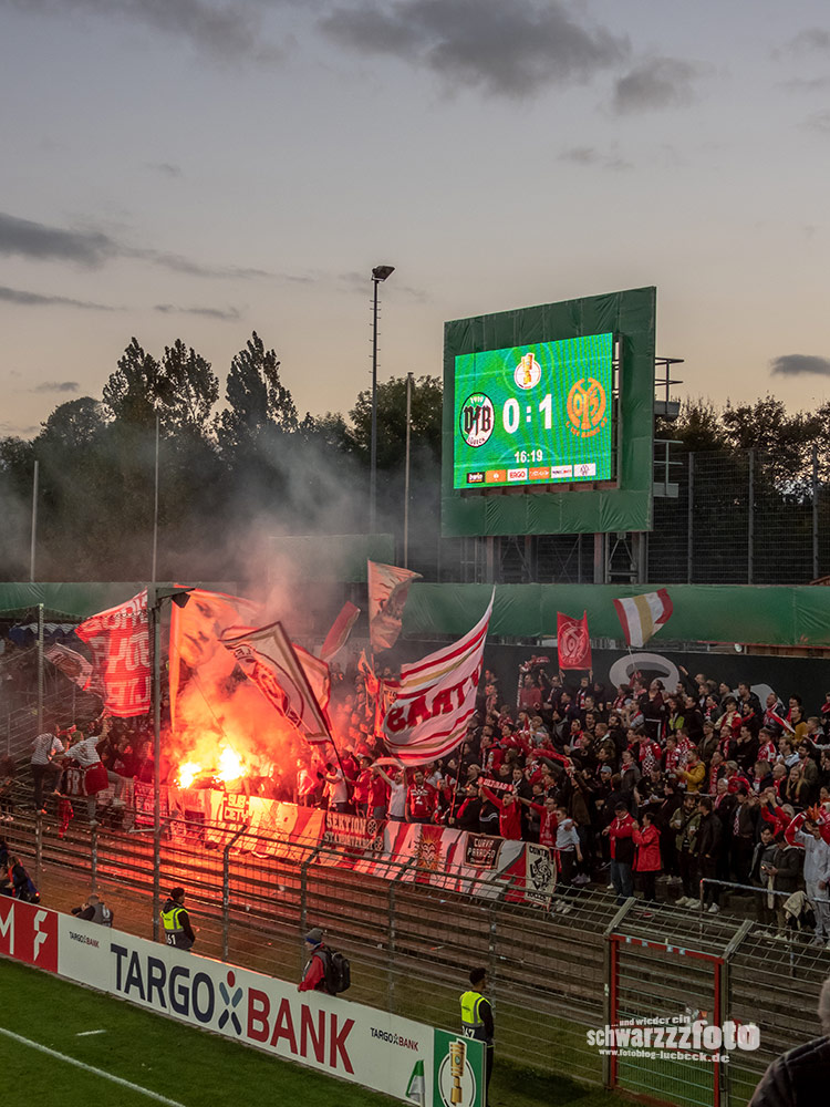 DFB-Pokalspiel VfB Lübeck - Mainz 05 am 18. Oktober 2022