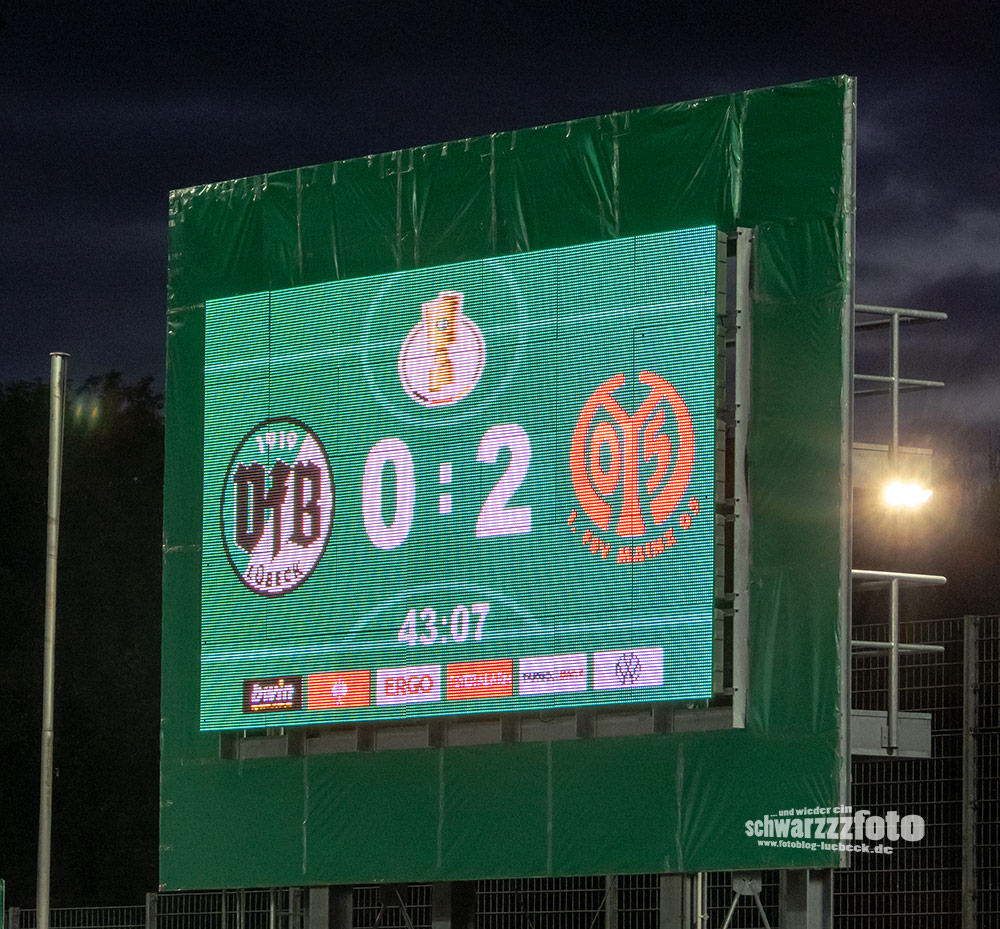 DFB-Pokalspiel VfB Lübeck - Mainz 05 am 18. Oktober 2022
