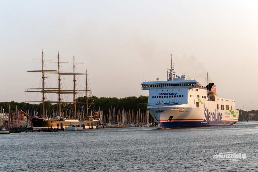 Schiffsverkehr in Travemünde