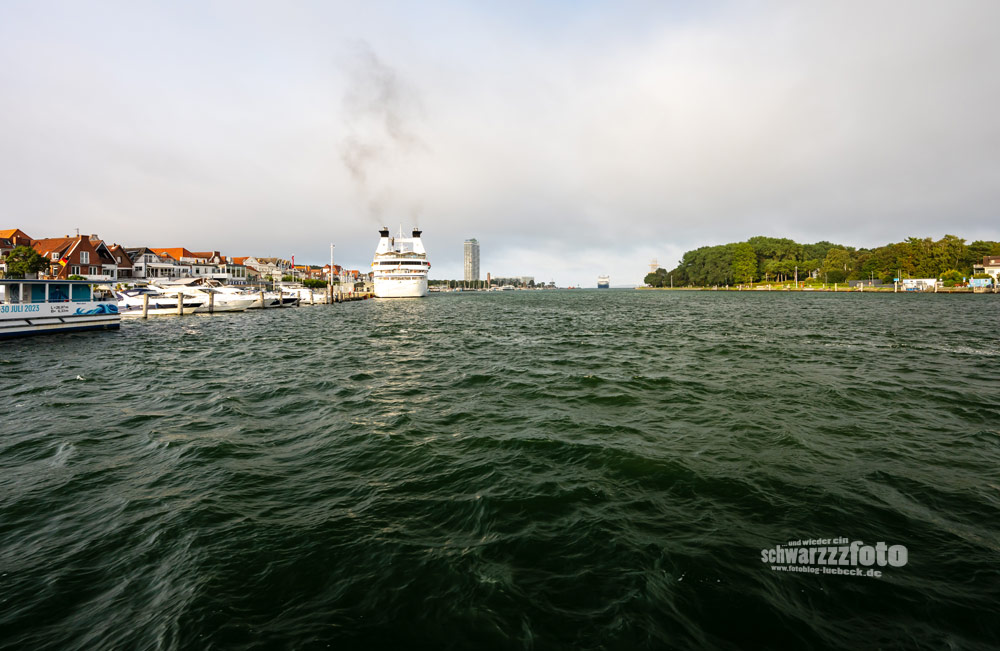 Die STAR LEGEND verlässt Travemünde